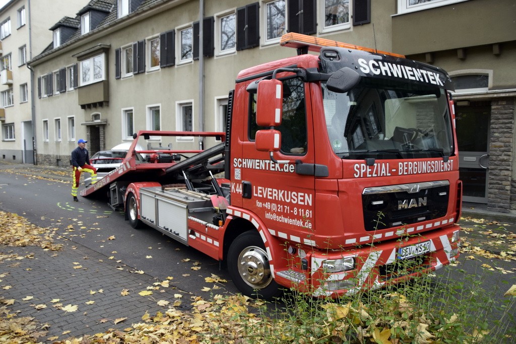 VU PKW gegen Hauswand Leverkusen Wiesdorf Kaiserstr P16.JPG - Miklos Laubert